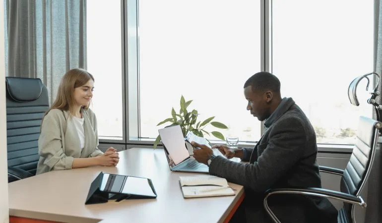 Entretien d’embauche : 15 questions pièges et comment y répondre avec brio
